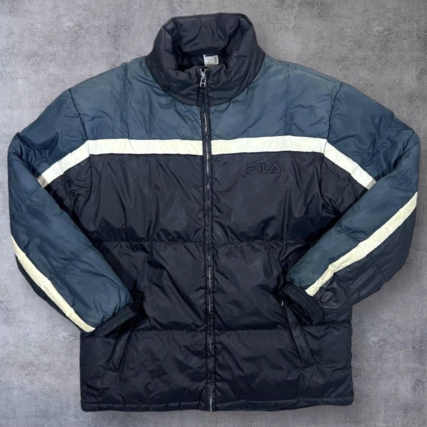 Fila VINTAGE FILA Embroidered Mini Logo Padded Puffer Zip Jacket Mens Large Black/Blue Jacket Size US L / EU 52-54 / 3 - 2 Thumbnail