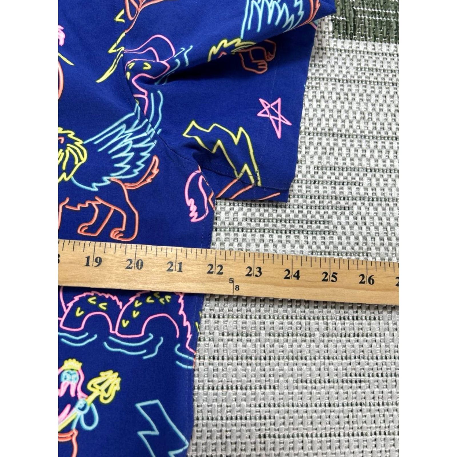 Chubbies Chubbies The Neon Lights Friday Shirt Mens Medium Blue Geometric Print Weekend Size US M / EU 48-50 / 2 - 7 Thumbnail