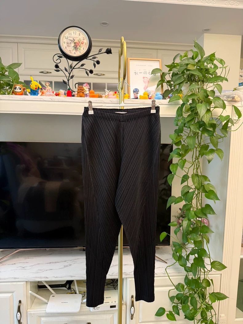 Issey Miyake Issey Miyake size:3 Black pleated irregular-shaped pants Size 31" - 1 Thumbnail