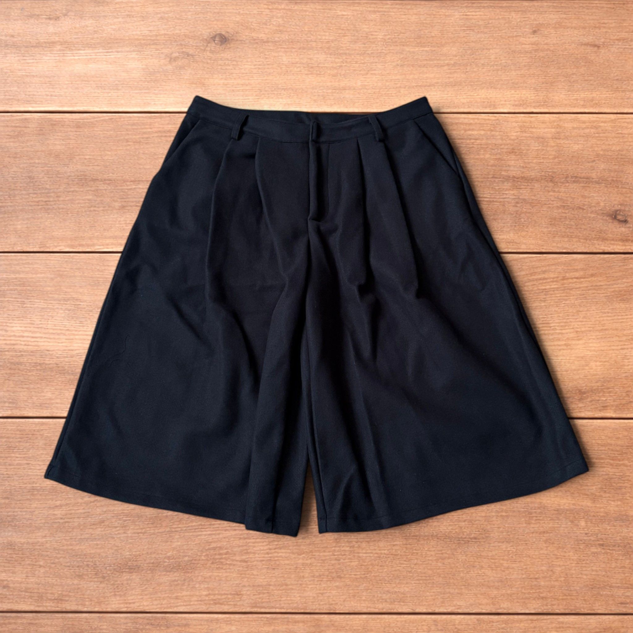 Japanese Brand Vintage style baggy wide long tailored wool shorts in black. Size US 36 / EU 52 - 1 Thumbnail