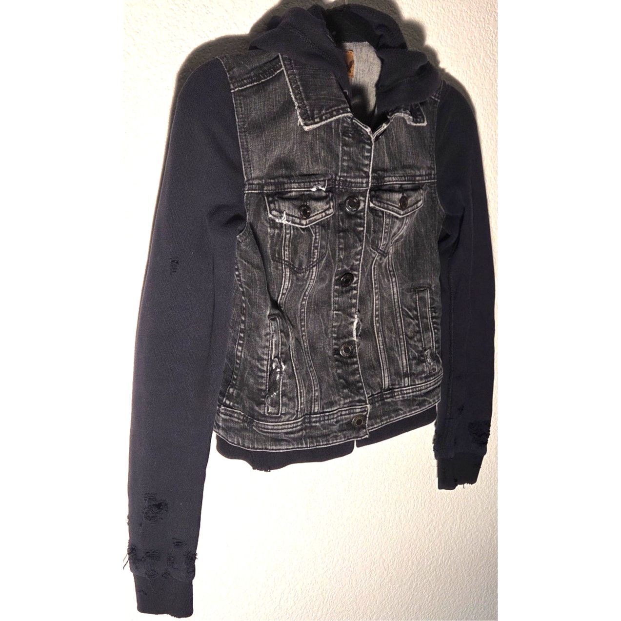 American Eagle Outfitters American Eagle Black Distressed 3-in-1 Jean Jacket - XS Size XS / US 0-2 / IT 36-38 - 2 Thumbnail