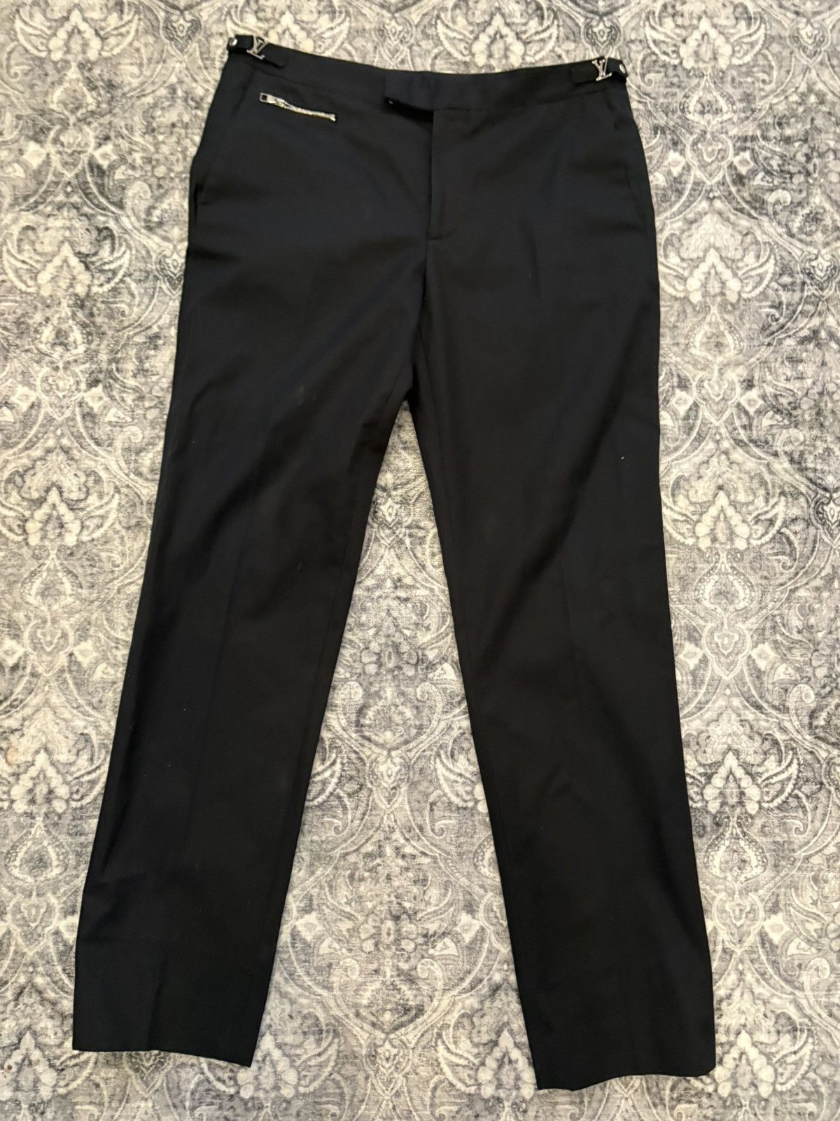 Louis Vuitton Louis vutton with Lv buckles on each side Size US 44 / EU 60 - 1 Thumbnail