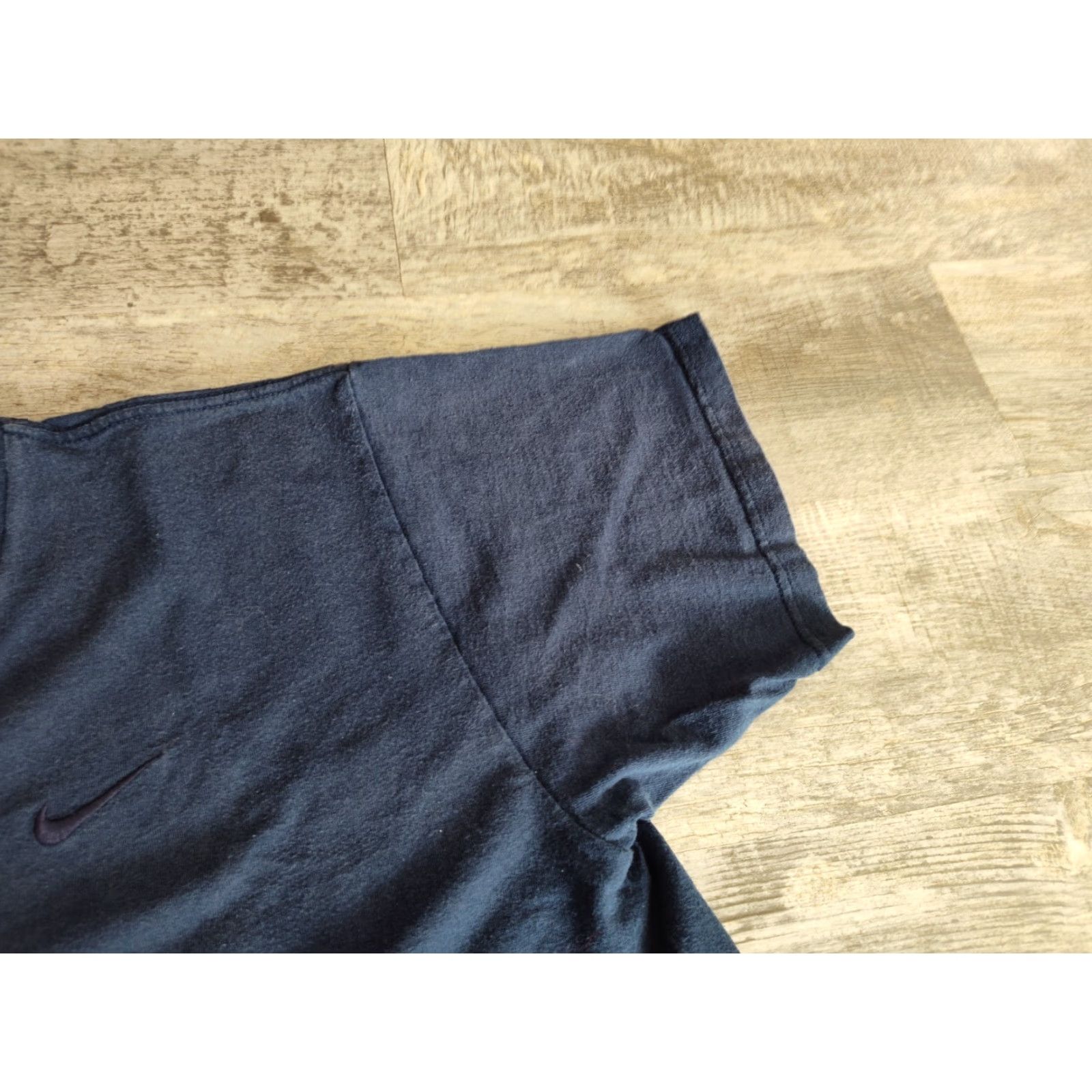 Nike VINTAGE Nike T-Shirt Men Large Short Sleeve V-Neck Embroidered Swoosh 90s Made in USA Blue Size US L / EU 52-54 / 3 - 5 Thumbnail