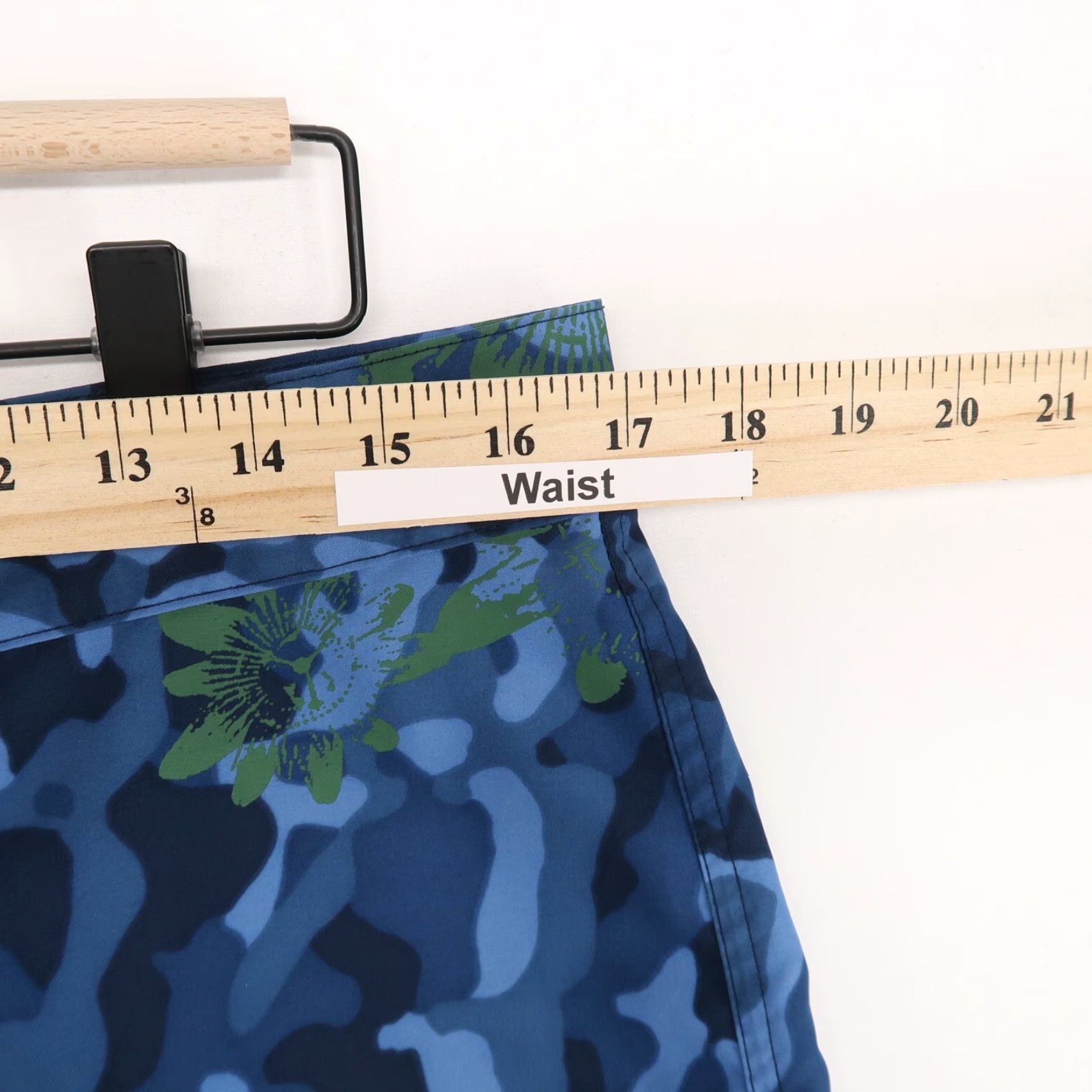J.Crew J.Crew Cargo Board Shorts Mens 34 Blue Floral Camo Size US 34 / EU 50 - 3 Thumbnail