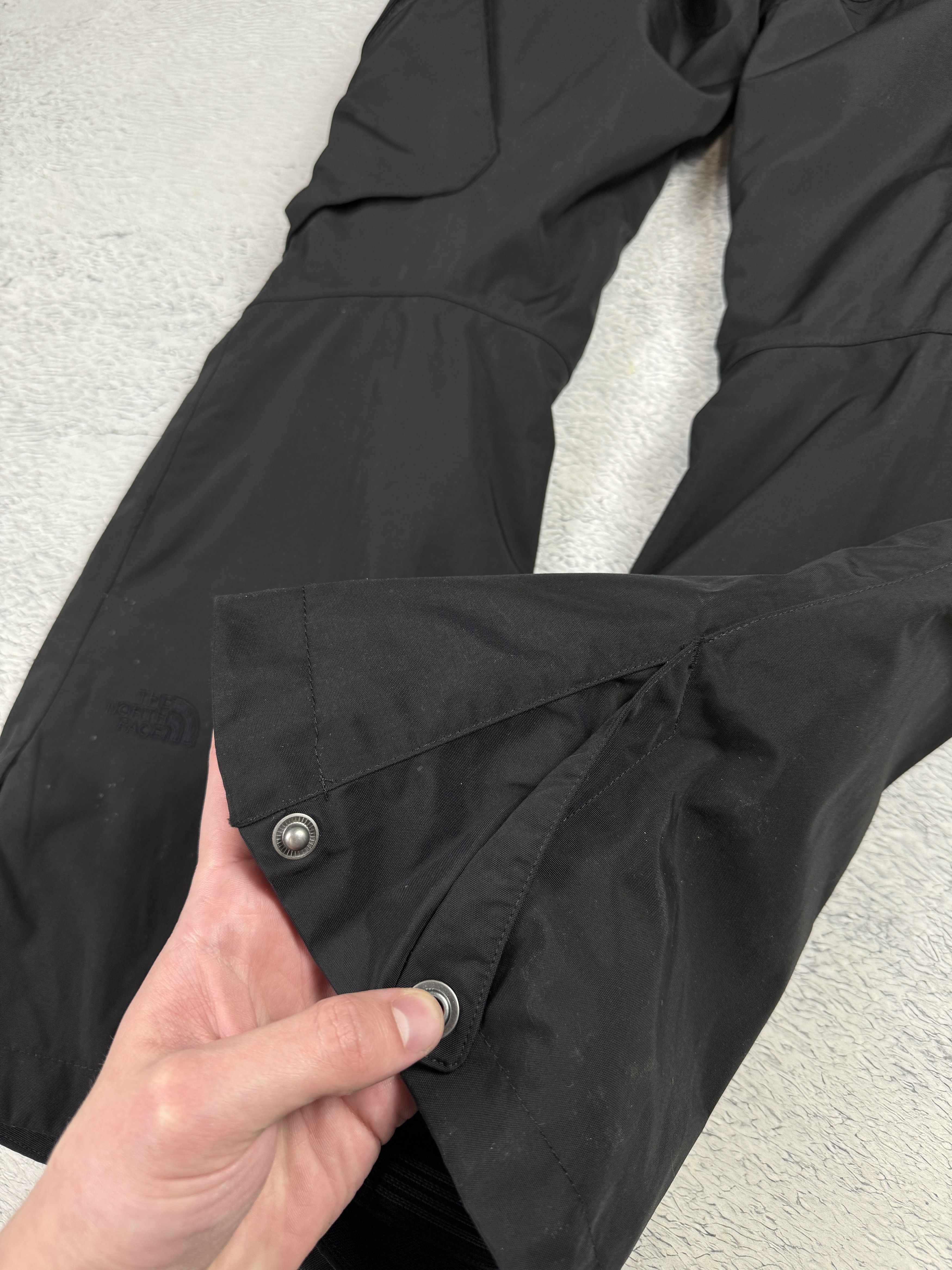 The North Face The North Face Women Snow HyVent Pants Ski Cargo Black Size 26" / US 2 / IT 38 - 7 Thumbnail