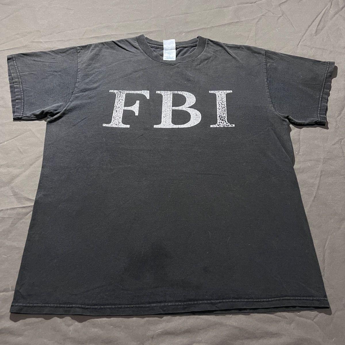 Vintage Vintage Y2K FBI Promo Tee Faded graphic streetwear Size US L / EU 52-54 / 3 - 1 Thumbnail