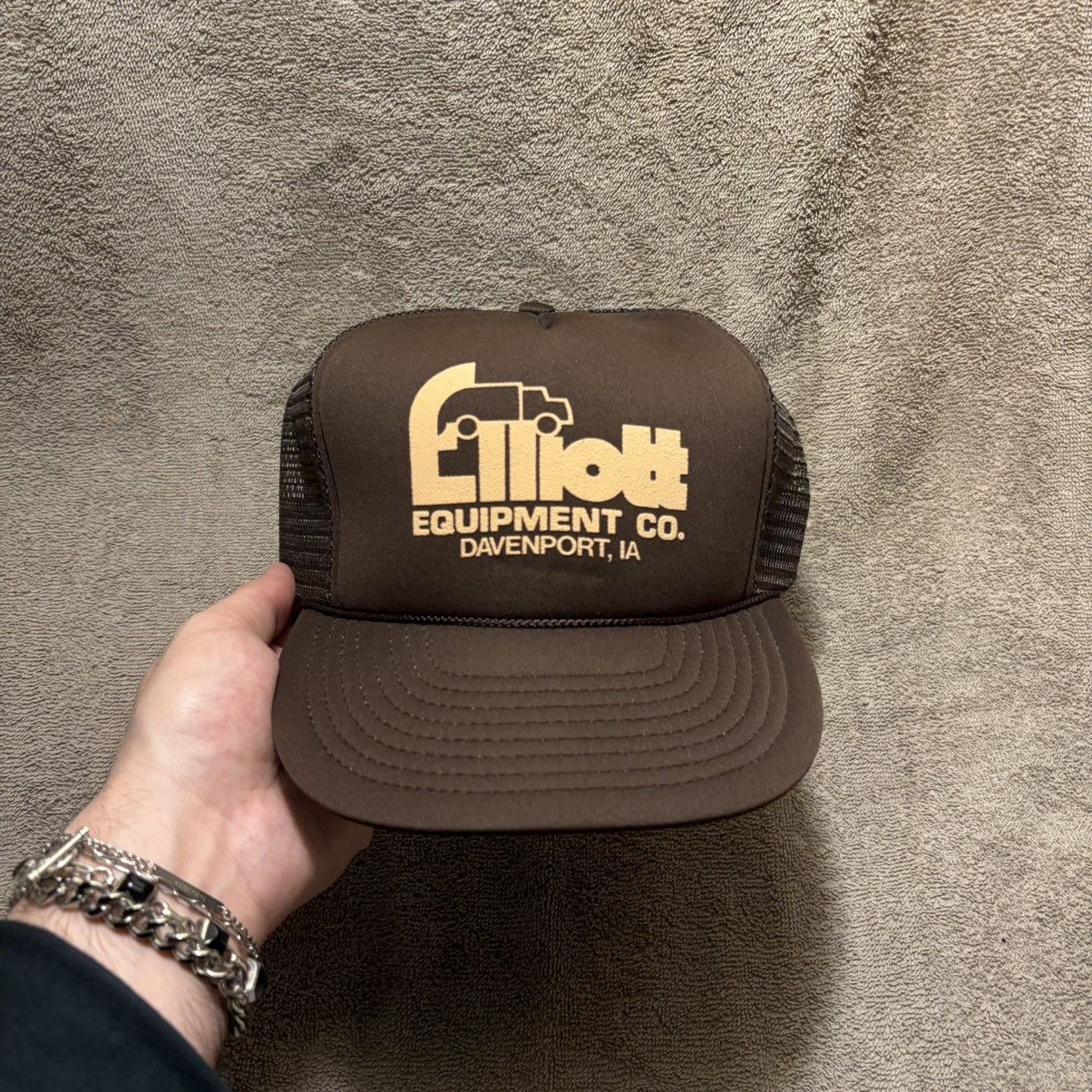 Vintage Vintage Brown Mesh Trucker Hat SnapBack Elliott Equipment Size ONE SIZE - 2 Thumbnail