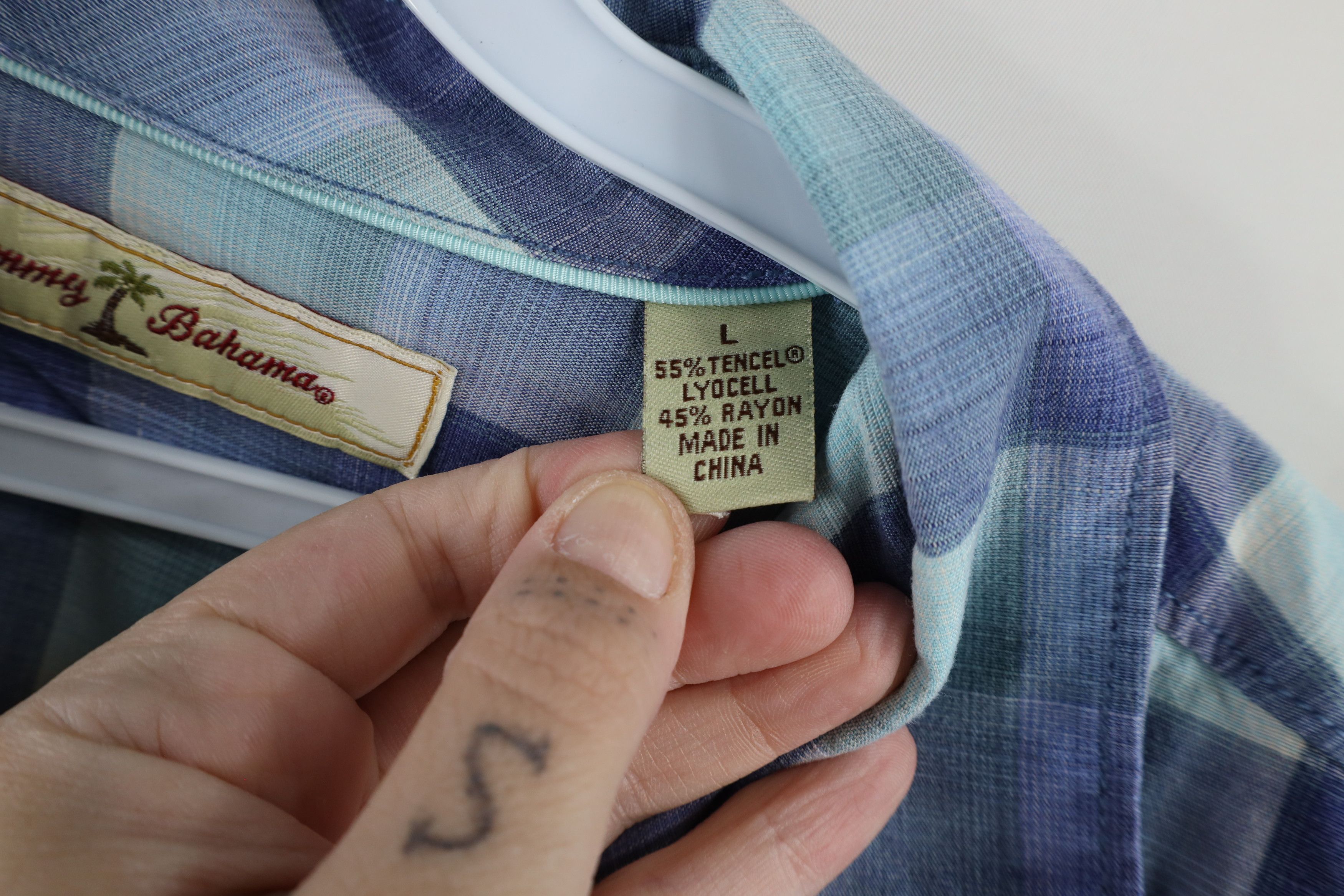 Tommy Bahama × Vintage Vintage Tommy Bahama Rayon Blend Collared Button Shirt Plaid Size US L / EU 52-54 / 3 - 5 Thumbnail