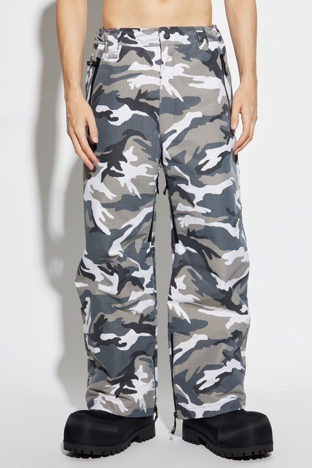 Balenciaga Balenciaga Camo Ski Pants Size US 28 / EU 44 - 1 Thumbnail
