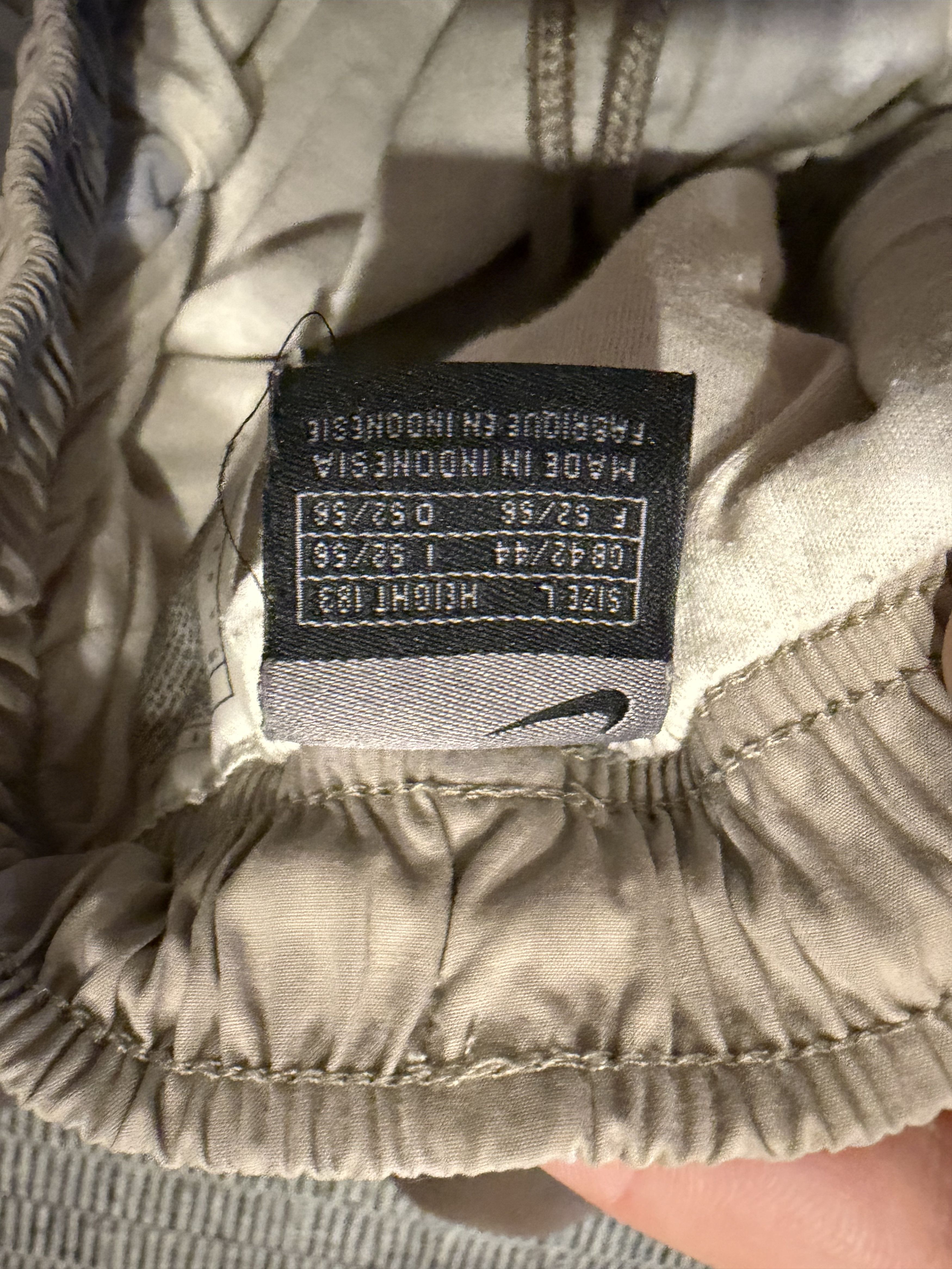 Nike Pantalones Deportivos Nike Vintage - Beige y Gris (Talla L) Size US 32 / EU 48 - 3 Thumbnail