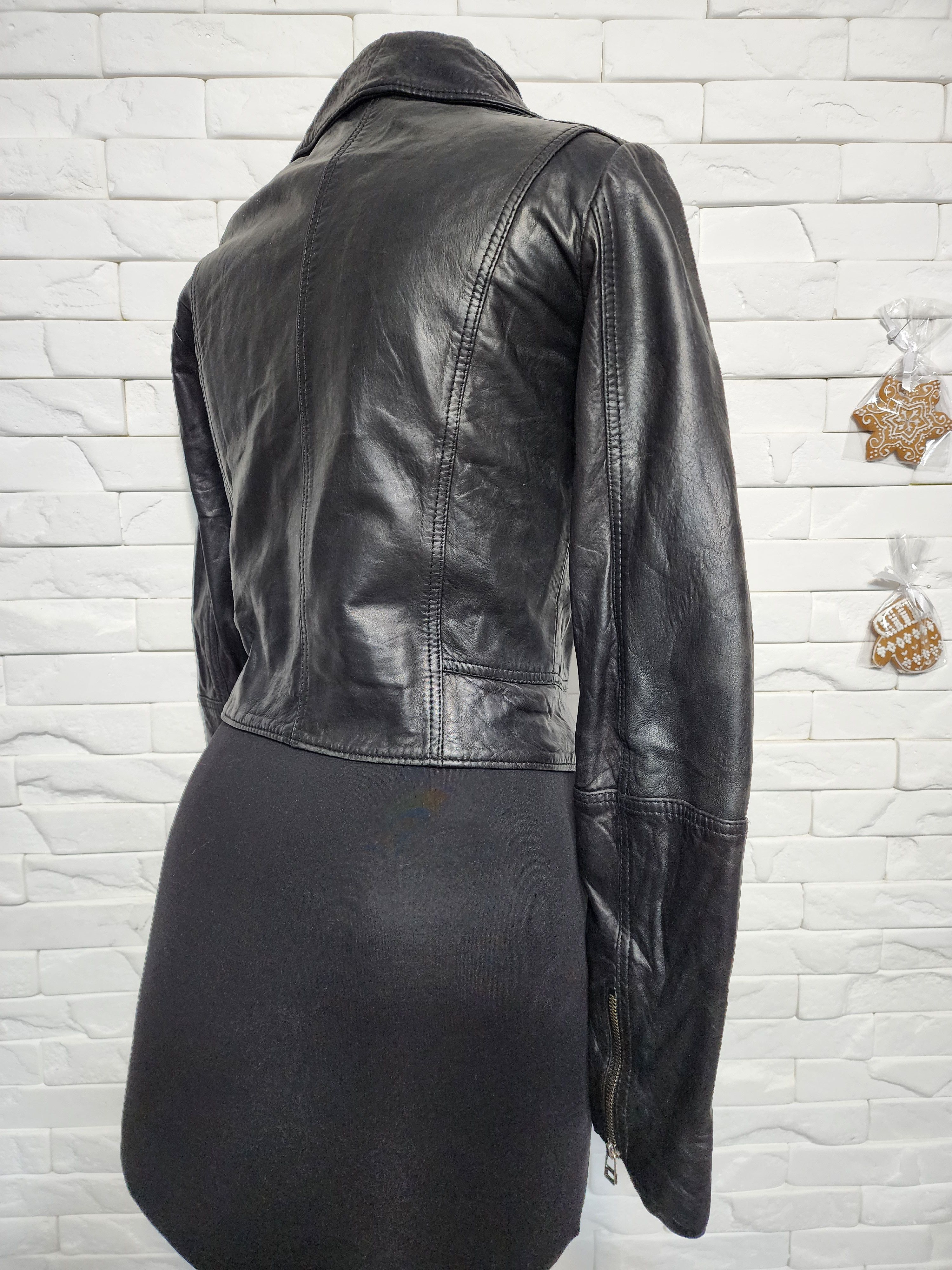 Other Black Leather Biker Jacket: Women's Metal Zipper Moto Jacket Size M / US 6-8 / IT 42-44 - 5 Thumbnail
