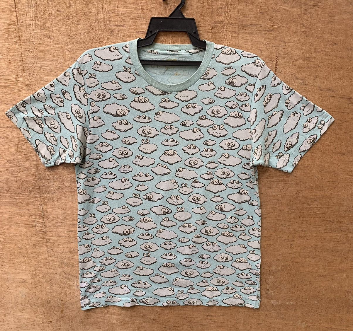 Kaws × Uniqlo Uniqlo x Kaws Cloud T shirt Size US L / EU 52-54 / 3 - 3 Thumbnail