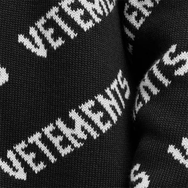 Vetements o1g2r1mq0824 All Over Logo Crew Neck Jumper in Black White Size US M / EU 48-50 / 2 - 3 Thumbnail