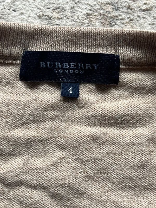 Burberry Burberry London Sz 4 / S V-Neck Sweater Size US S / EU 44-46 / 1 - 2 Thumbnail