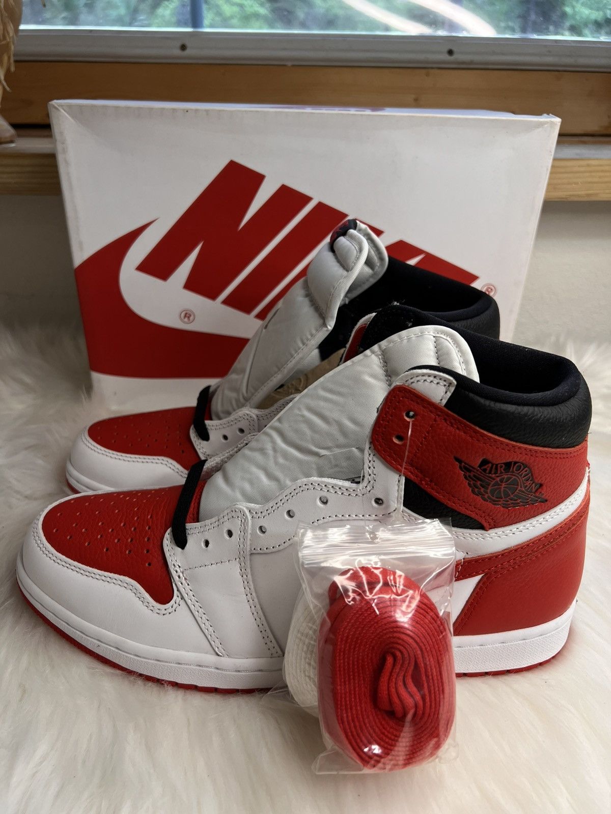 Jordan Brand JORDAN 1 Retro High OG "Heritage" with Defect Size US 10 / EU 43 - 2 Thumbnail