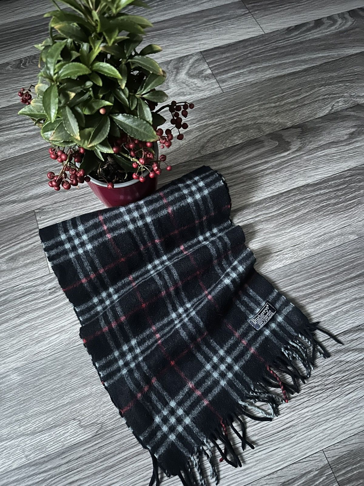 Burberry Vintage Burberry Black Nova Check Cashmere Scarf Size ONE SIZE - 1 Thumbnail