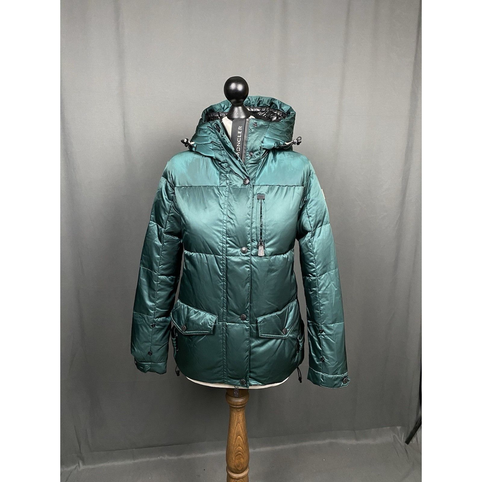 Moncler Moncler Grenoble Beleville Giubbotto Women's Green Down Puff Size S / US 4 / IT 40 - 1 Thumbnail