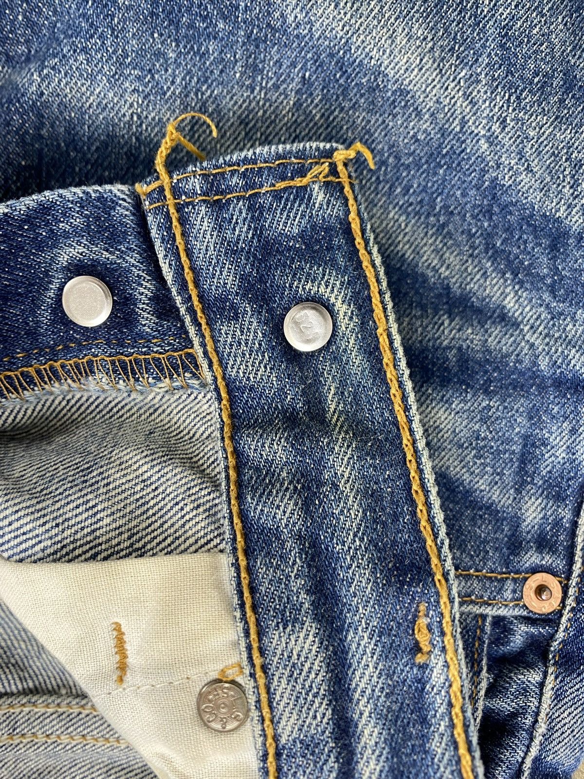 Levi's Vintage Clothing 🇺🇸1990s Vintage Levis 501XX 29x36 Distressed Faded Blue Jeans Size US 29 - 10 Thumbnail