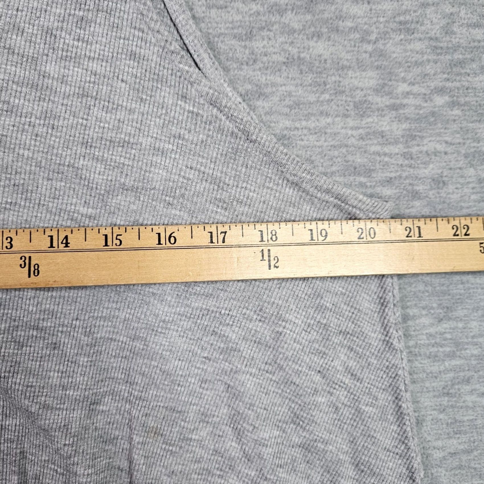 Free People Free People Tank Women’s Sleeveless Grey Cotton Blend V-Neck Sz S Basic Casual All Seasons Regular Shirt Womens Size S / US 4 / IT 40 - 3 Thumbnail