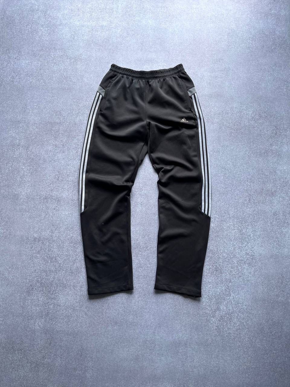 Adidas Vintage Adidas 3-Stripes Black Baggy Tracksuit Y2K L Size US L / EU 52-54 / 3 - 3 Thumbnail
