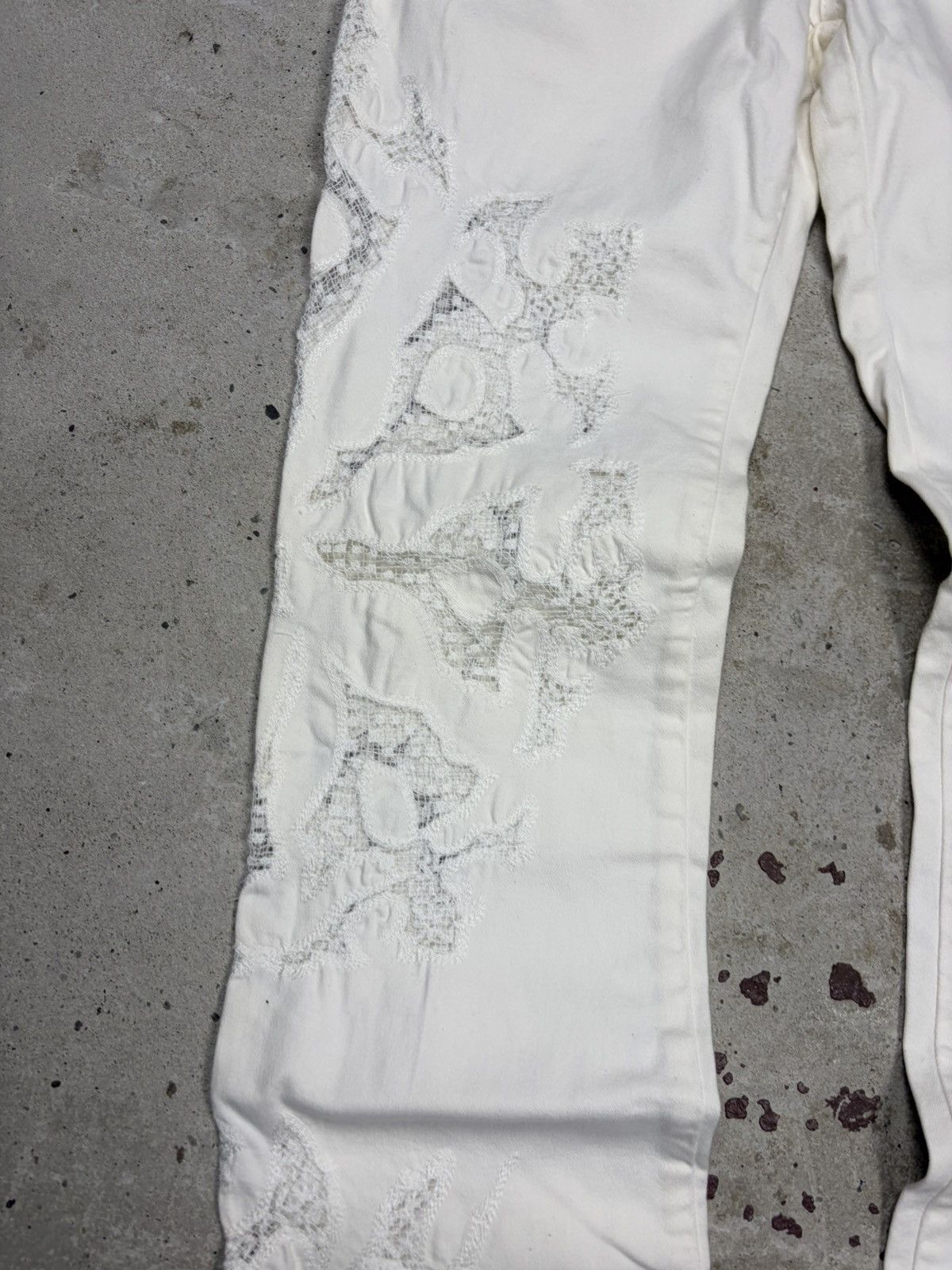 Roberto Cavalli Vintage 2000s Roberto Cavalli White Lace Embroidery Pants Size 30" / US 8 / IT 44 - 8 Thumbnail