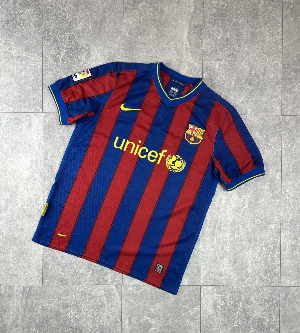 Nike Nike Barcelona FC #9 Ibrahimovic 2009/10 Home Soccer Jersey Size US M / EU 48-50 / 2 - 1 Thumbnail
