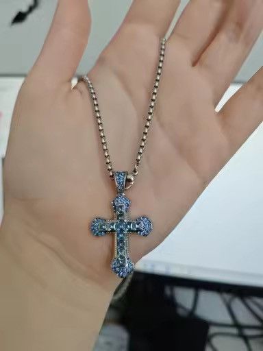Jewelry Unique Carved Cross Pendant Necklace Size ONE SIZE - 2 Thumbnail
