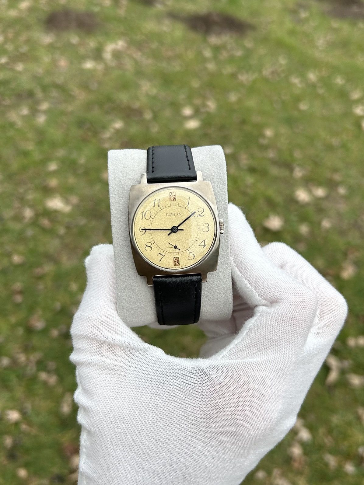 Vintage Vintage Watch Pobeda Soviet USSR Mechanical Wristwatch 1980s Size ONE SIZE - 2 Thumbnail