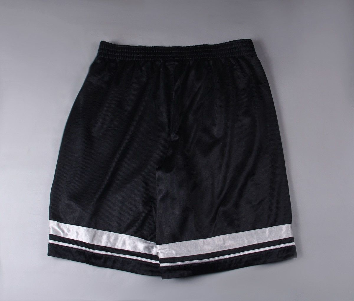 Nike Nike Vintage 90s Black Shorts Running NSW NBA Nylon ACG L Size US 34 / EU 50 - 3 Thumbnail