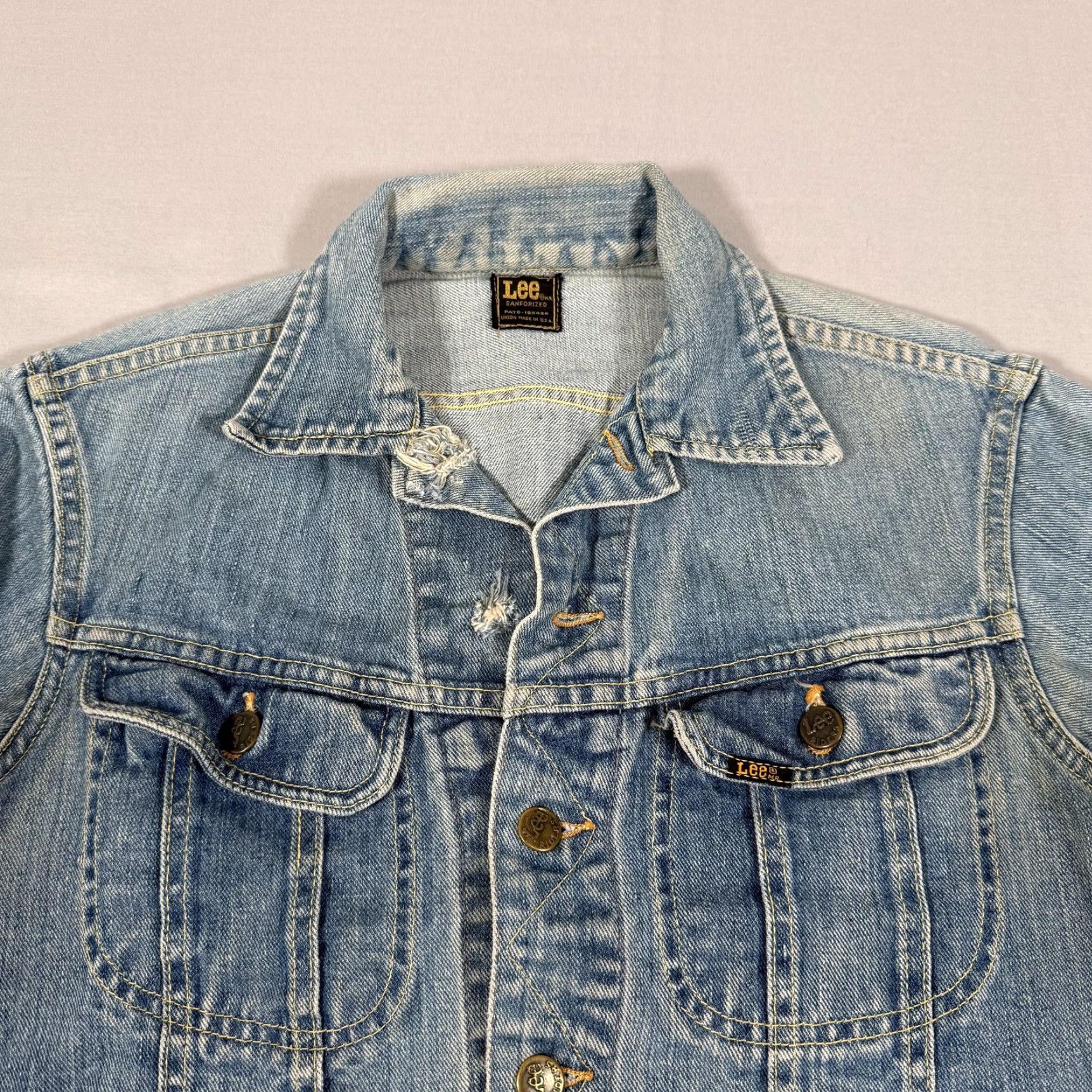 Lee VINTAGE Lee Jacket Mens 38 Blue Sanforized Denim Jean Trucker Union Made USA 60s Size US 38 / EU 54 - 2 Thumbnail