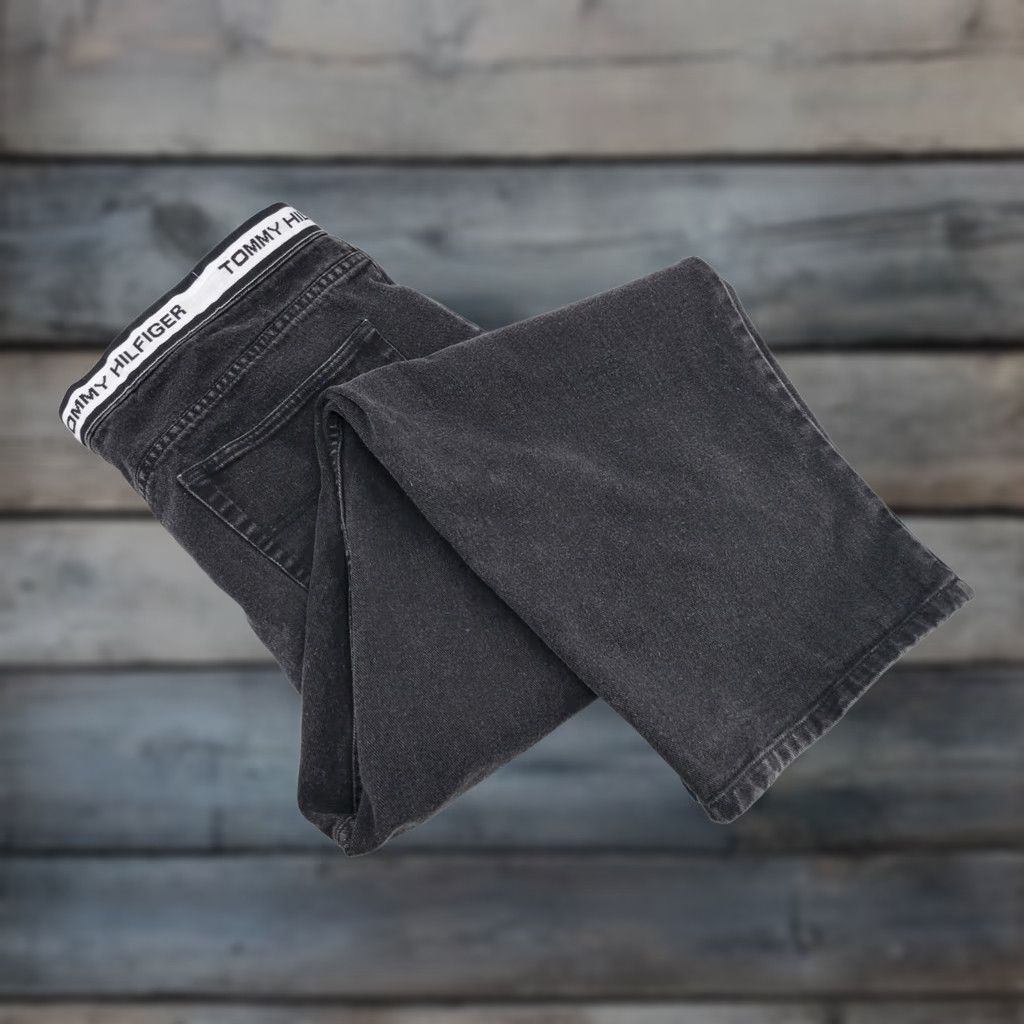 Tommy Hilfiger VINTAGE Tommy Hilfiger Jeans Bermuda 5-Pocket Denim Black 42x30 Mens Regular 90s Spell Out Waistband Stretch Size US 42 / EU 58 - 1 Thumbnail