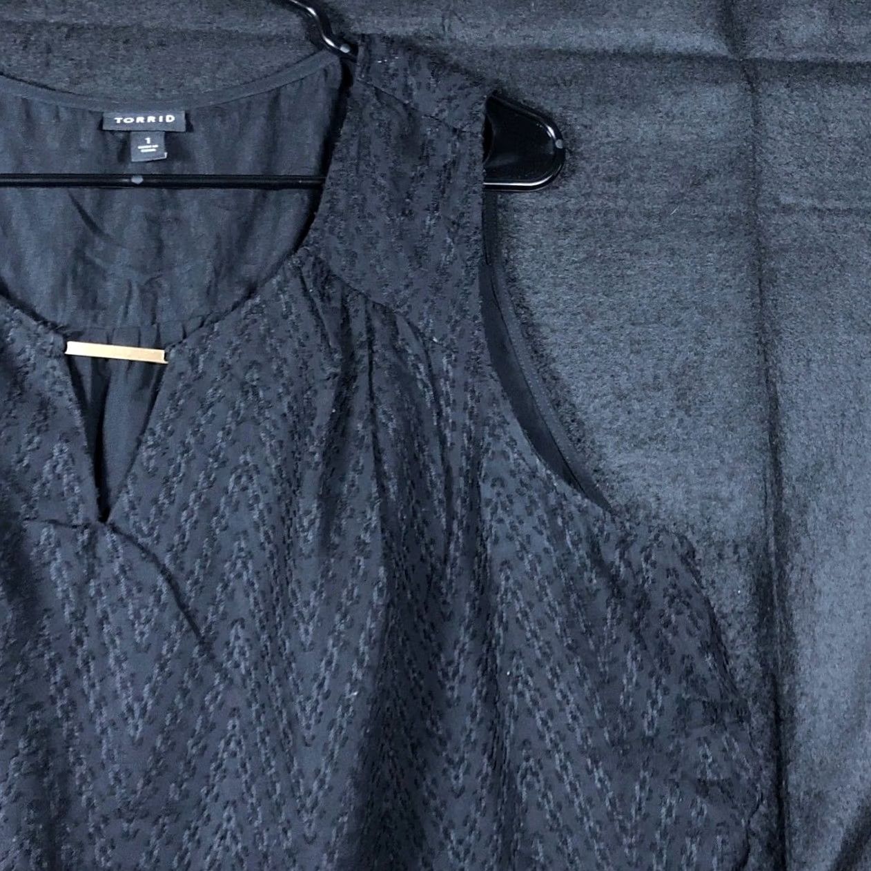 Torrid Torrid Blouse Black Lined Sleeveless V-Neck Key Hole Textured 1X Tank Casual Workwear Womens Size XL / US 12-14 / IT 48-50 - 5 Thumbnail