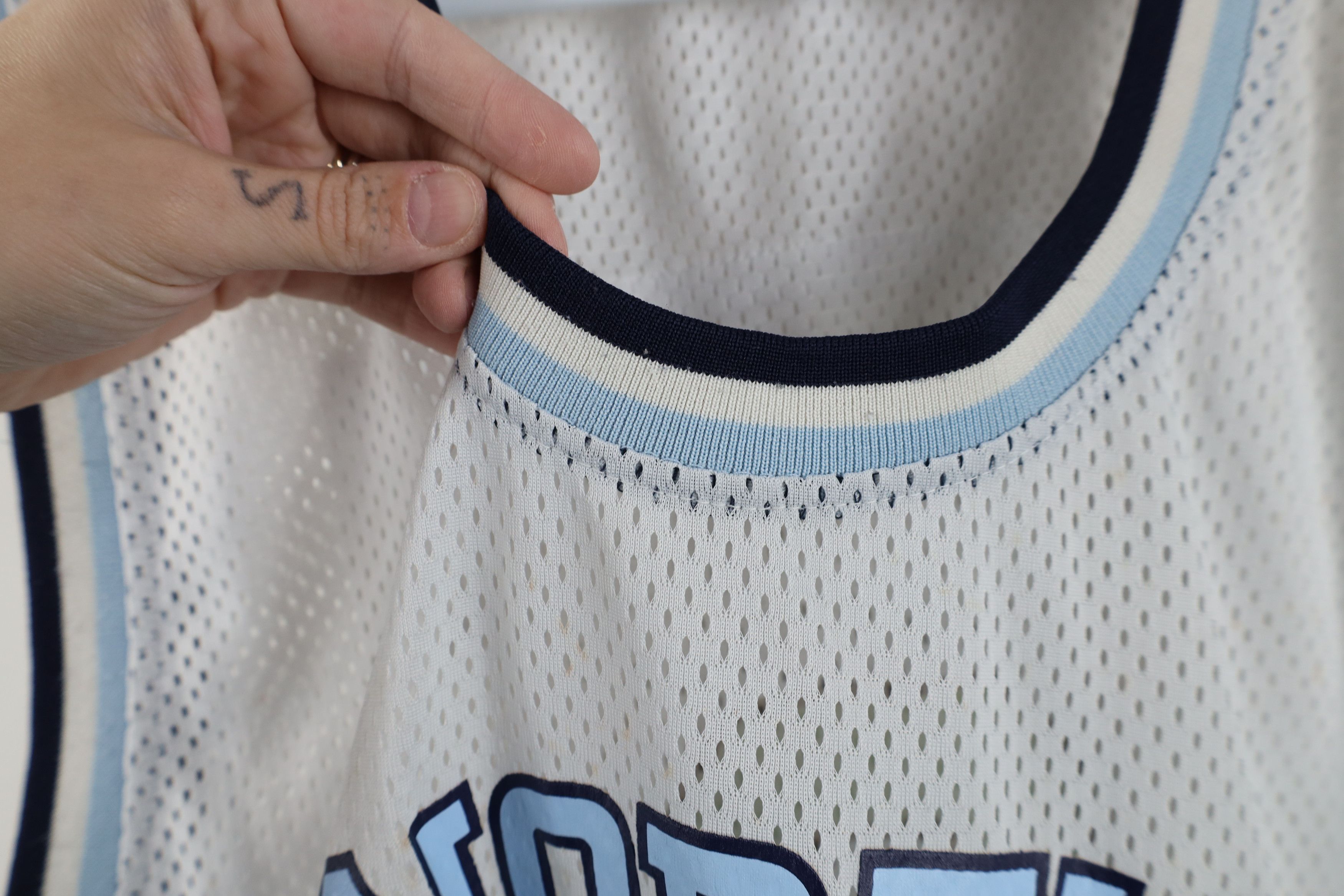 Vintage Vintage 90s Y2K North Carolina Basketball Jersey White Size US XXL / EU 58 / 5 - 7 Thumbnail