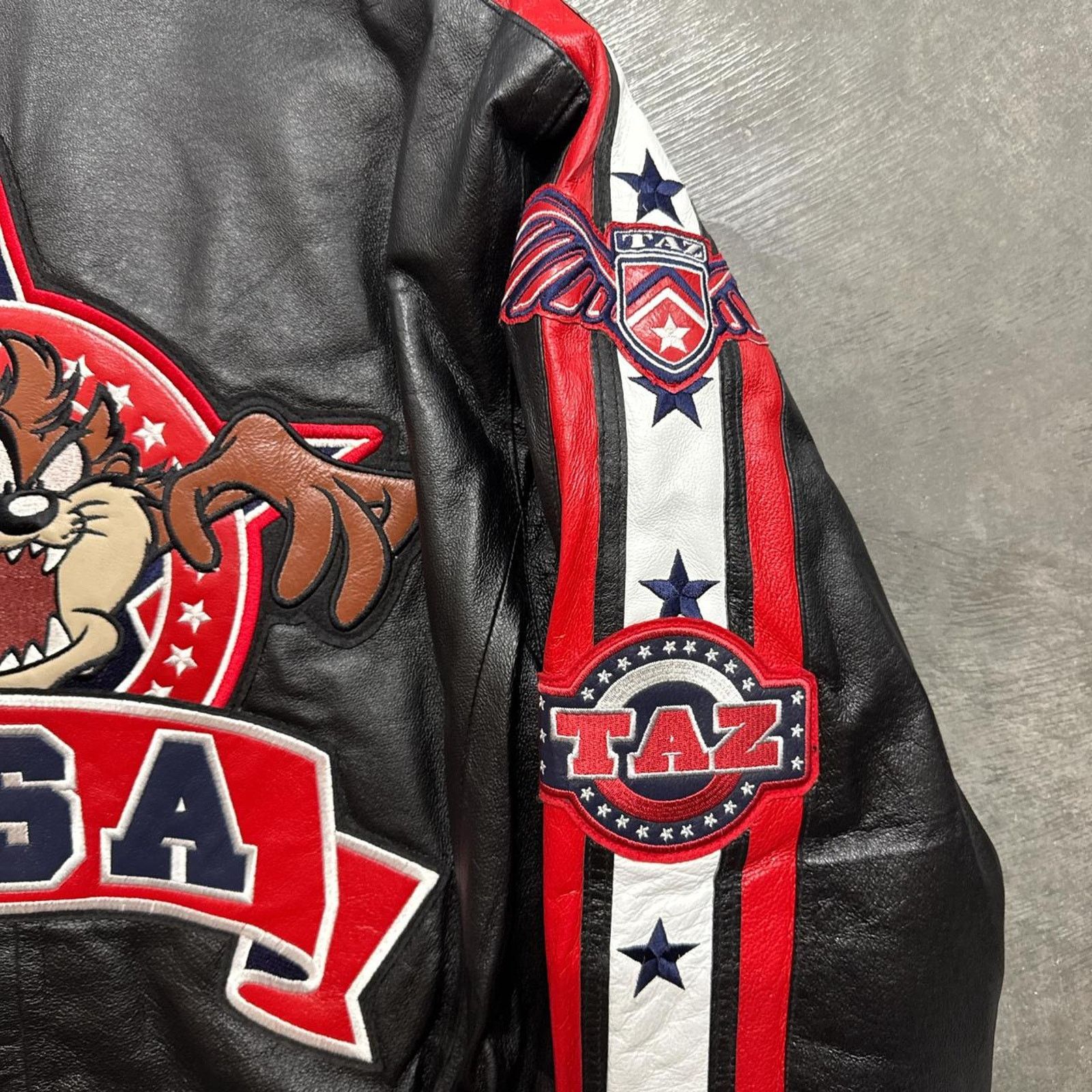 Vintage Vintage Looney Tunes Taz USA Tasmanian Devil Leather Jacket Size US S / EU 44-46 / 1 - 3 Thumbnail