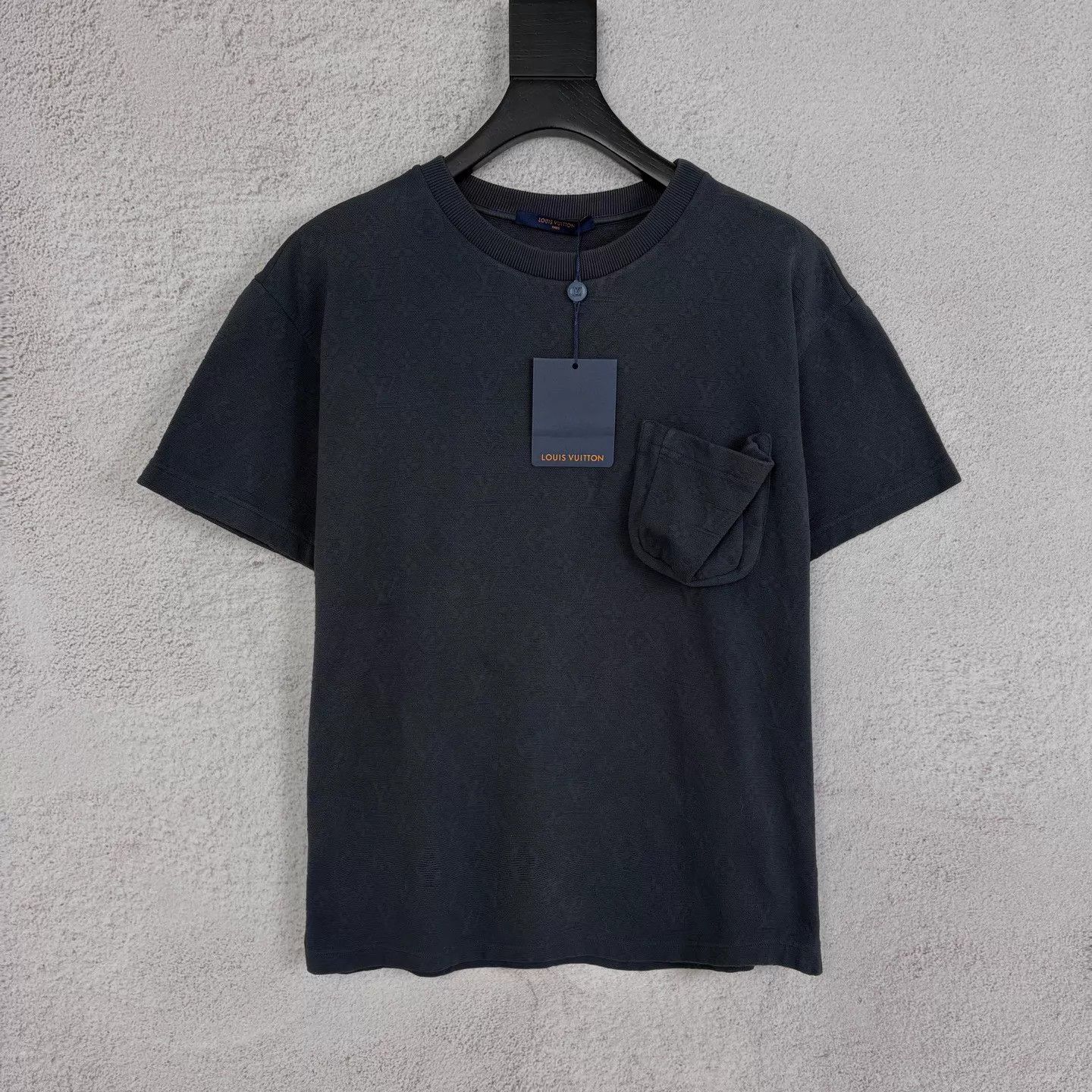 Louis Vuitton LV Subtle Allover Logo Pocket Short Sleeve T-Shirt Size US S / EU 44-46 / 1 - 1 Thumbnail