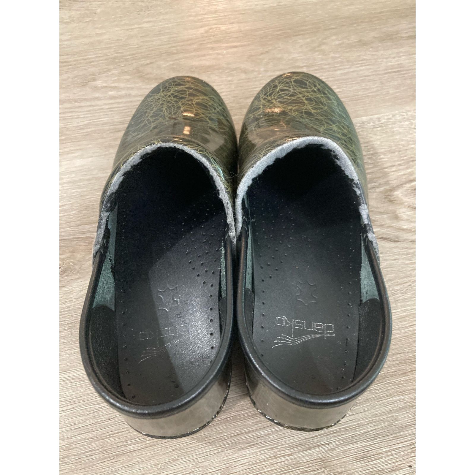 Dansko Dansko Professional Women's Black Gold Swirl Clogs 7.5 Size US 7.5 / IT 37.5 - 9 Thumbnail