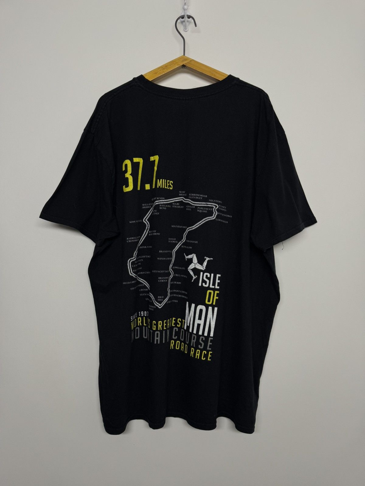 Gildan Vintage Y2k Isle of Man Course printed T Shirt Size US XL / EU 56 / 4 - 6 Thumbnail