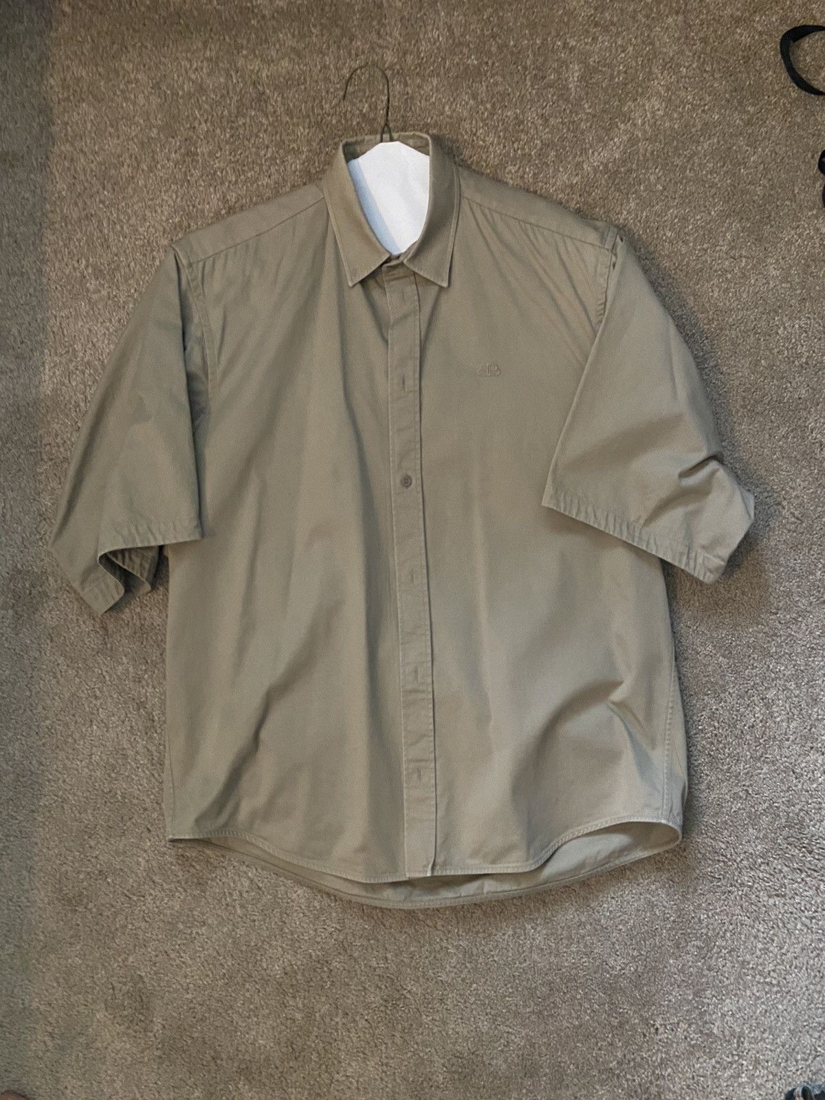 Image of Balenciaga Ripstop Cocoon Shirt Exclusive Short Sleeve V in Khaki, Men's (Size XL)