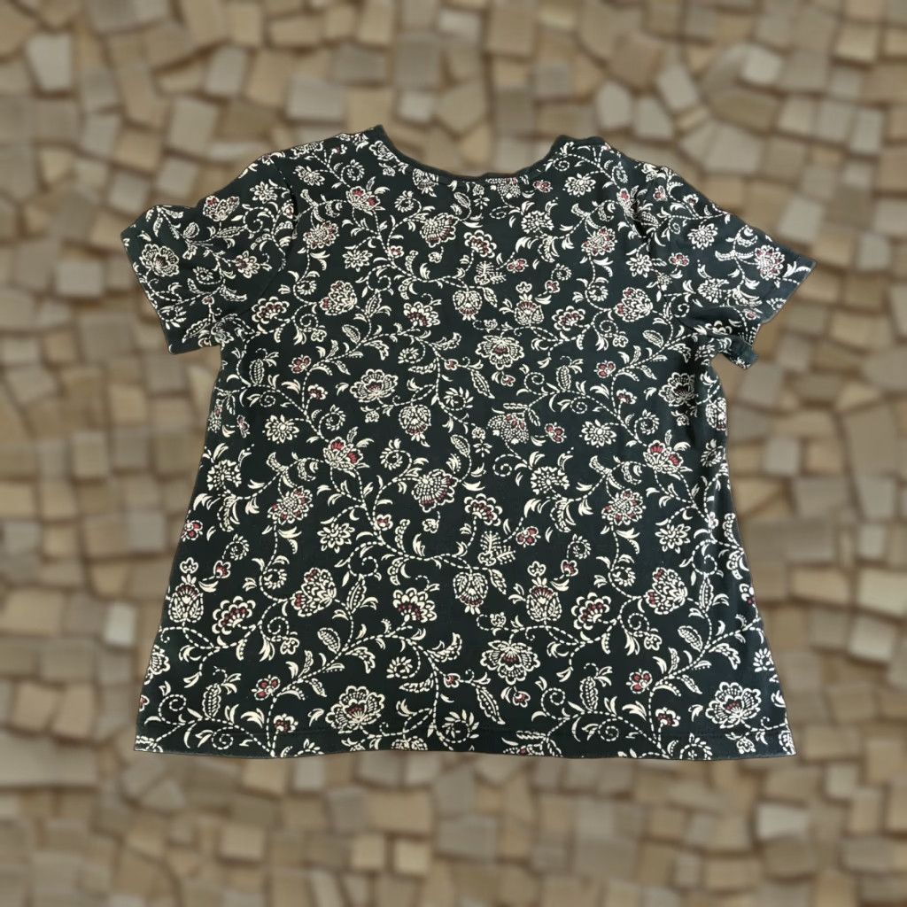 Croft & Barrow Croft & Barrow Shirt Women's Size Large Black Cream Floral V-neck Size L / US 10 / IT 46 - 1 Thumbnail