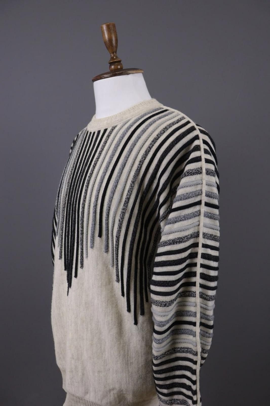 Carlo Colucci Carlo Colucci Personality Beige Sweatshirt Sweater Size 54 Size US M / EU 48-50 / 2 - 5 Thumbnail