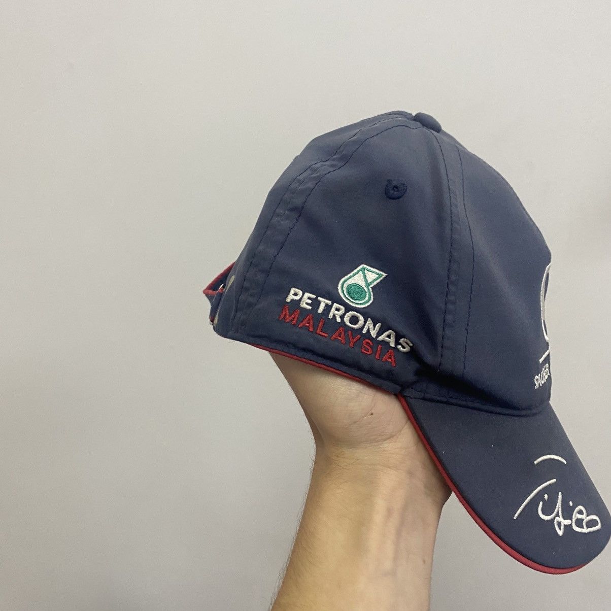 Formula 1 Vintage Red Bull Sauber Petronas Tramp Cap Size ONE SIZE - 2 Thumbnail