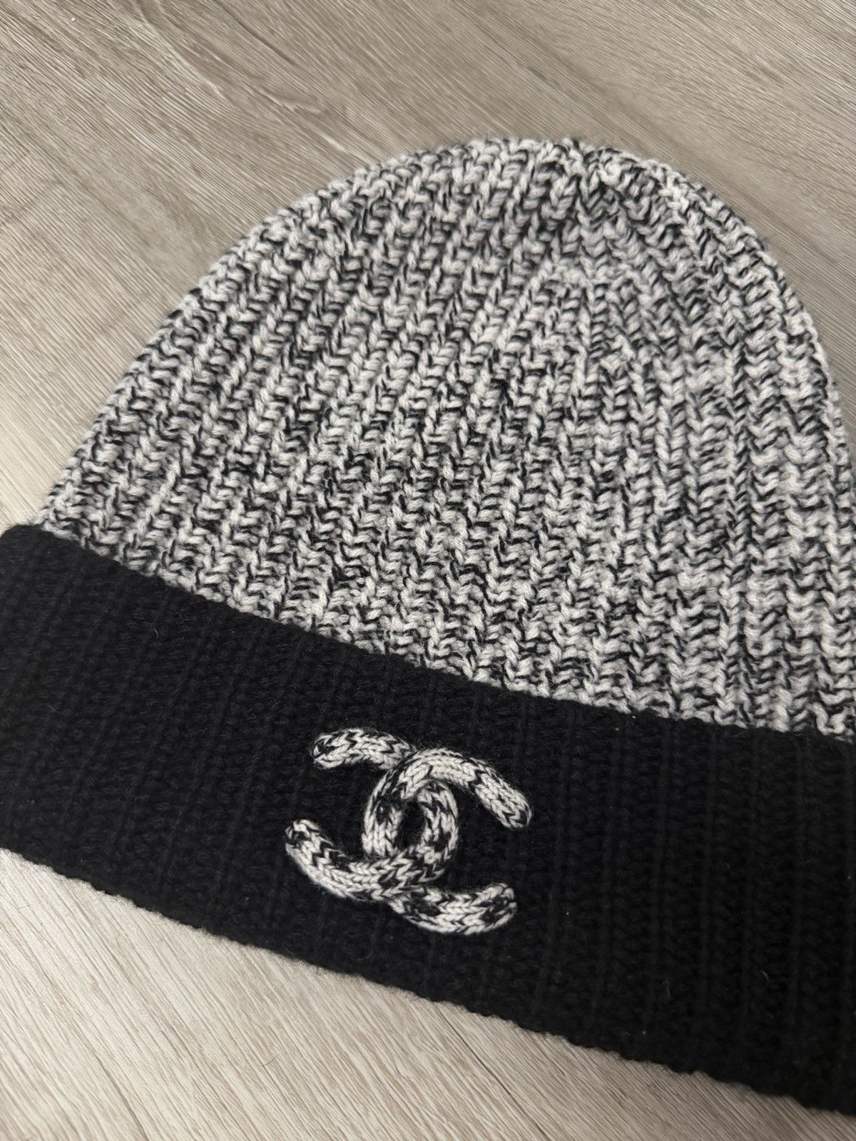 Chanel Chanel Cashmere Beanie Black/White Size ONE SIZE - 3 Thumbnail
