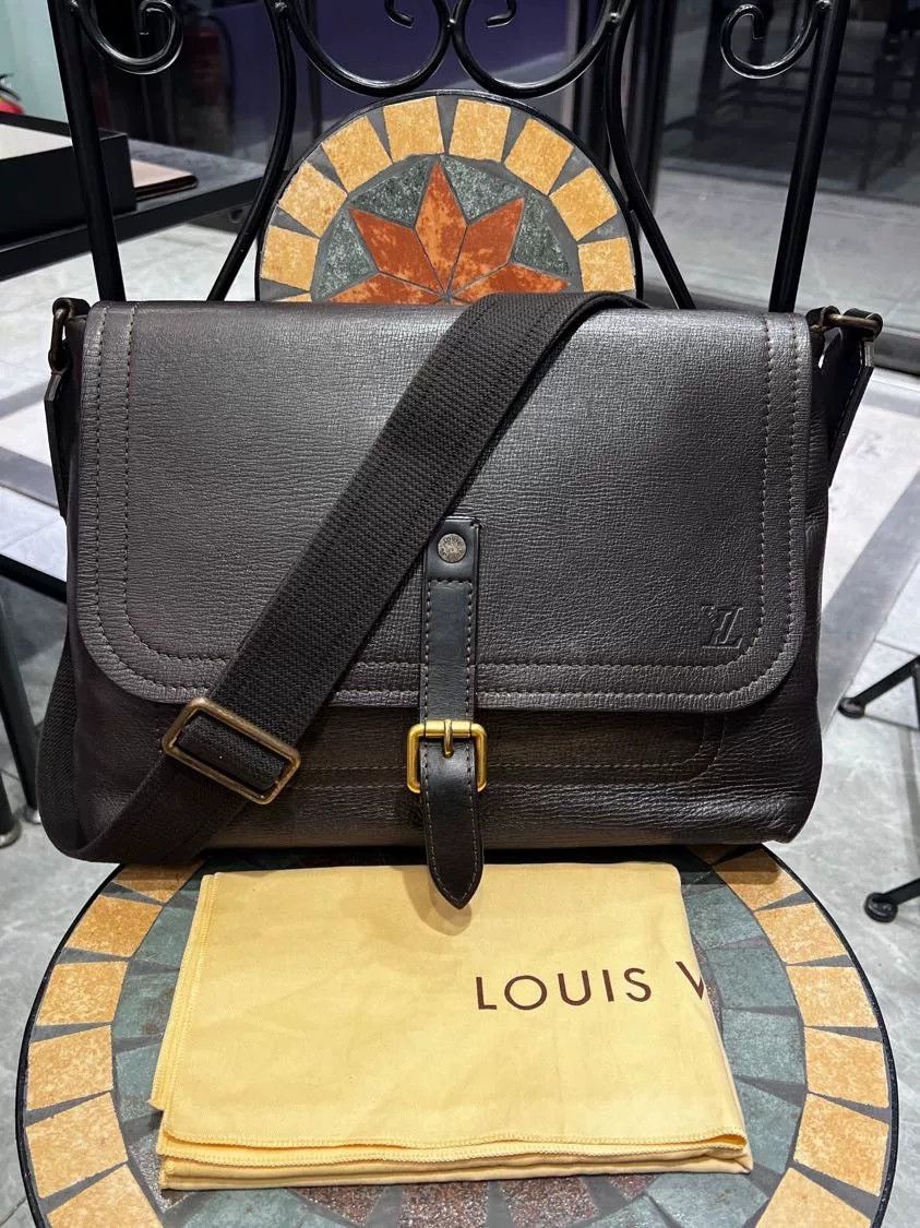Louis Vuitton Louis Vuitton Men's Brown Cowhide Messenger Bag Size ONE SIZE - 1 Thumbnail