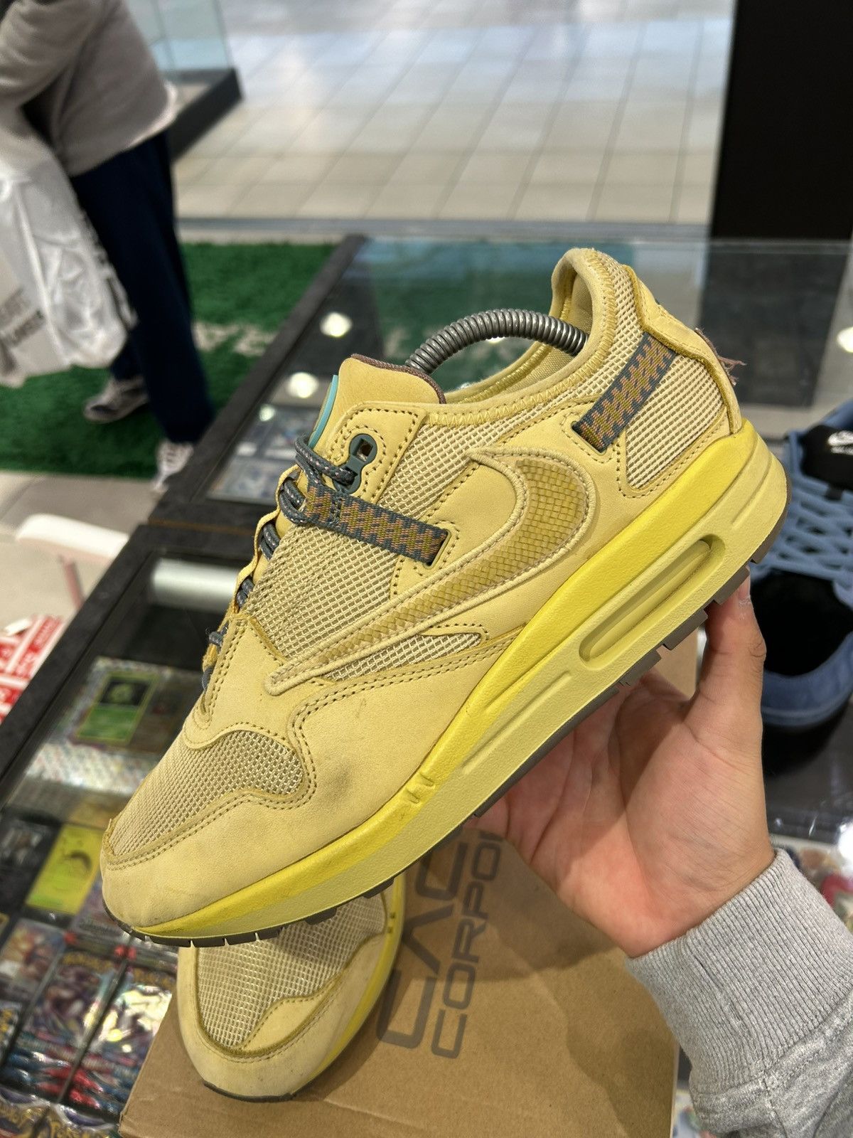 Nike × Travis Scott Nike air max 1 travis scott cactus jack saturn gold Size US 9 / EU 42 - 2 Thumbnail