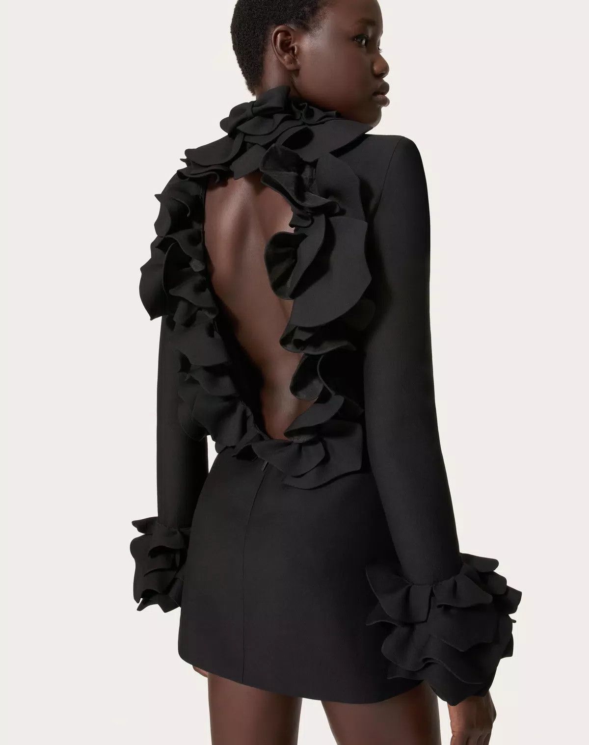 Valentino o1s1wg110426 Embroidered Crepe Couture Short Dress in Black Size M / US 6-8 / IT 42-44 - 7 Thumbnail