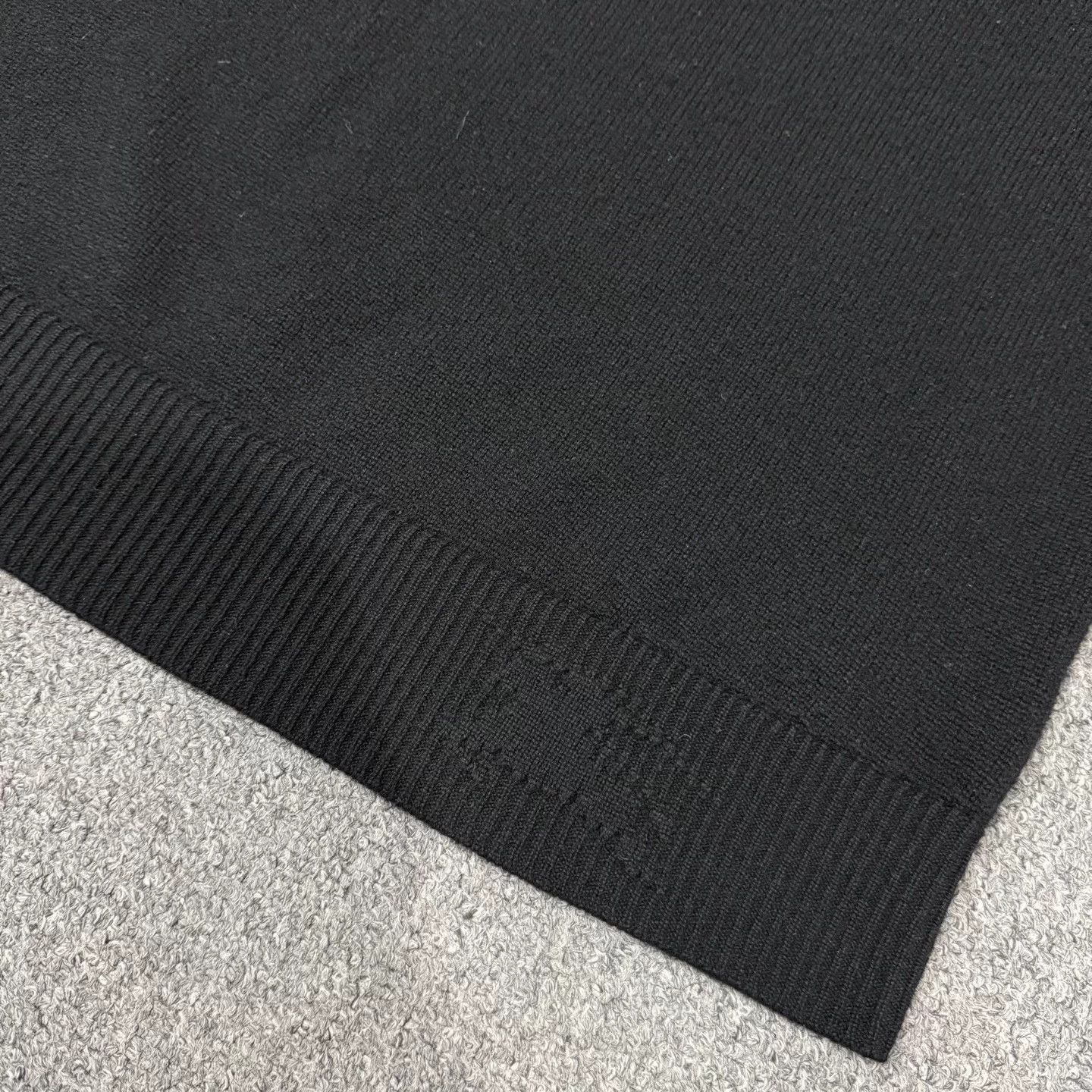 Burberry Burberry Black Knit Sweater M Hem TB Logo 99new Size US M / EU 48-50 / 2 - 3 Thumbnail