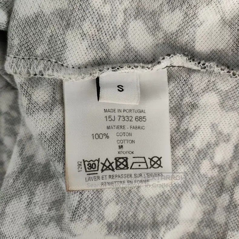 Givenchy Givenchy Runway Model Cherry Blossom Short Sleeve, Size S Size US S / EU 44-46 / 1 - 4 Thumbnail