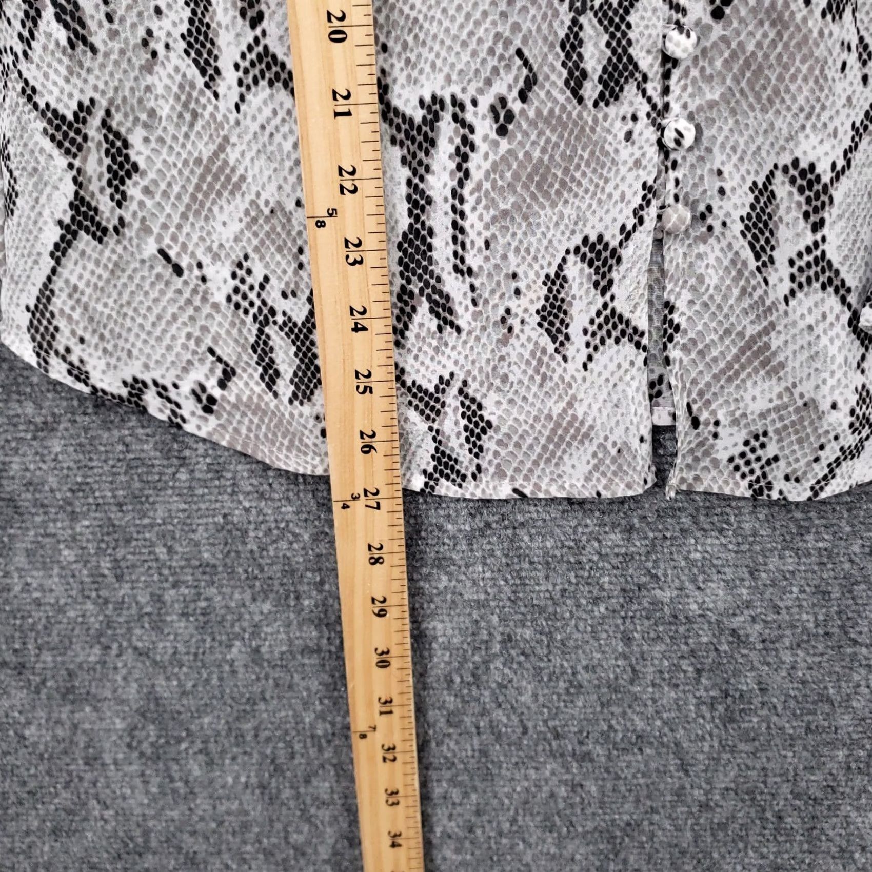 Express Express Blouse Women's M Slim Gray Button Down Snake Print Long Sleeve Size M / US 6-8 / IT 42-44 - 4 Thumbnail