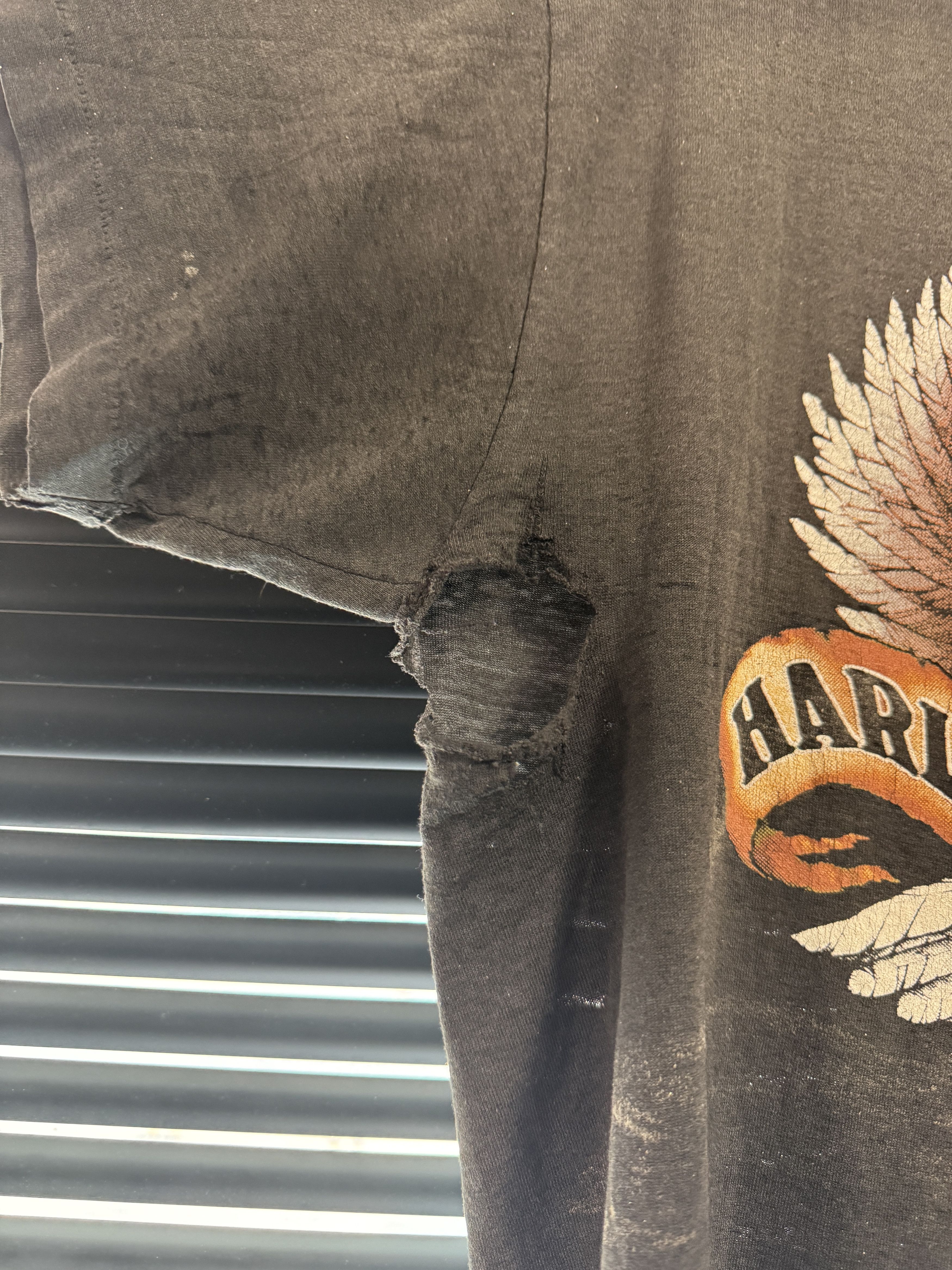 Vintage Vintage 1990 90s 3D Emblem Harley Davidson Thrashed Shirt Size US L / EU 52-54 / 3 - 9 Thumbnail