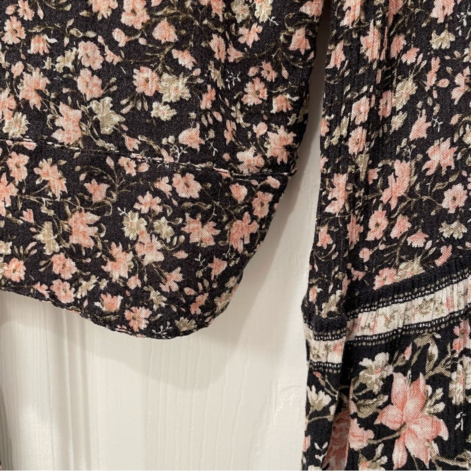 American Eagle Outfitters American Eagle Outfitters Long Sleeve Floral Crop Top S Size S / US 4 / IT 40 - 8 Thumbnail
